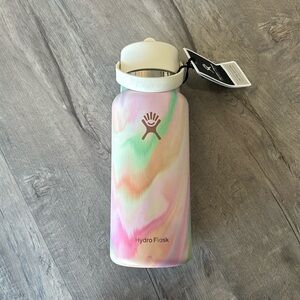 BNWT 32oz special edition hydroflask in SUGAR RUSH